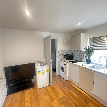 One Bedroom Annex With Private Entrance Morden  Экстерьер фото